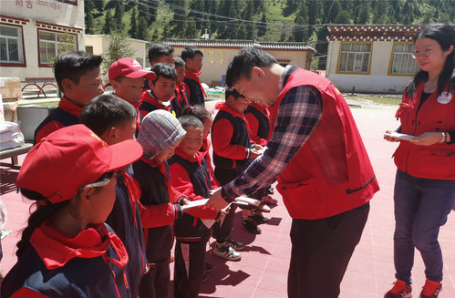 四川色达帮困助学 (2)