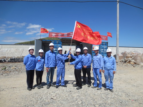 能装部党总支书记上岛授旗