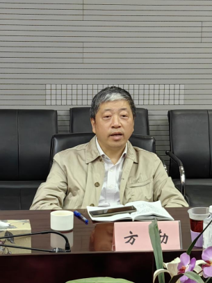 汇博娱乐
纪委书记方勤一行到新能源中心开展调研20230512690