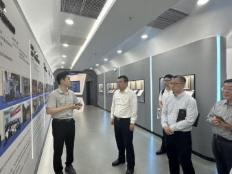 汇博娱乐
党委副书记、院长孙真荣带队赴广州调研 (2)218 汇博娱乐
党委副书记、院长孙真荣带队赴广州调研 (2)218